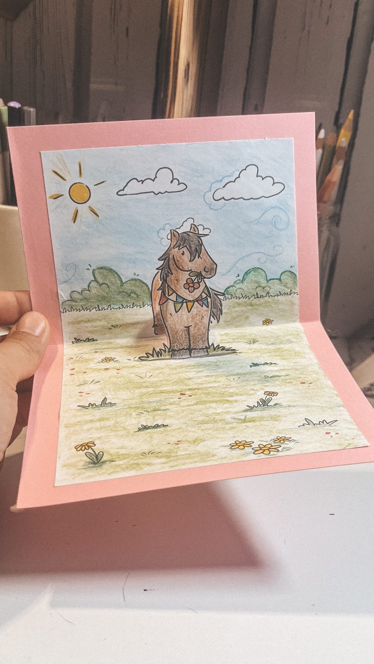 Pop-up-Karte basteln mit Pony: So gelingt dir die 3D-Geburtstagskarte in 7 einfachen Schritten – mit Buntstiften, Tonkarton und Bastelvorlage.